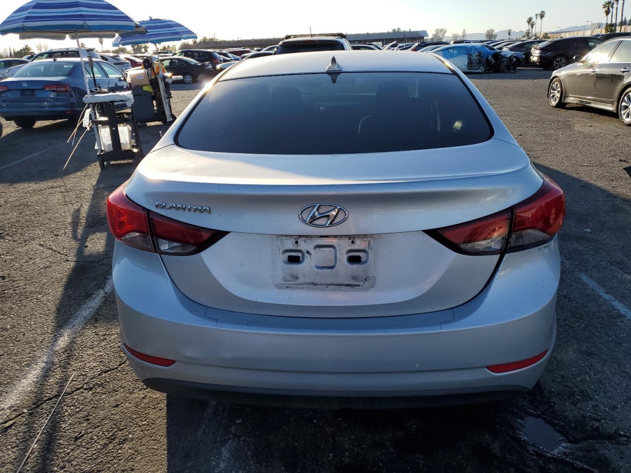 2015 HYUNDAI ELANTRA SE - Image 6