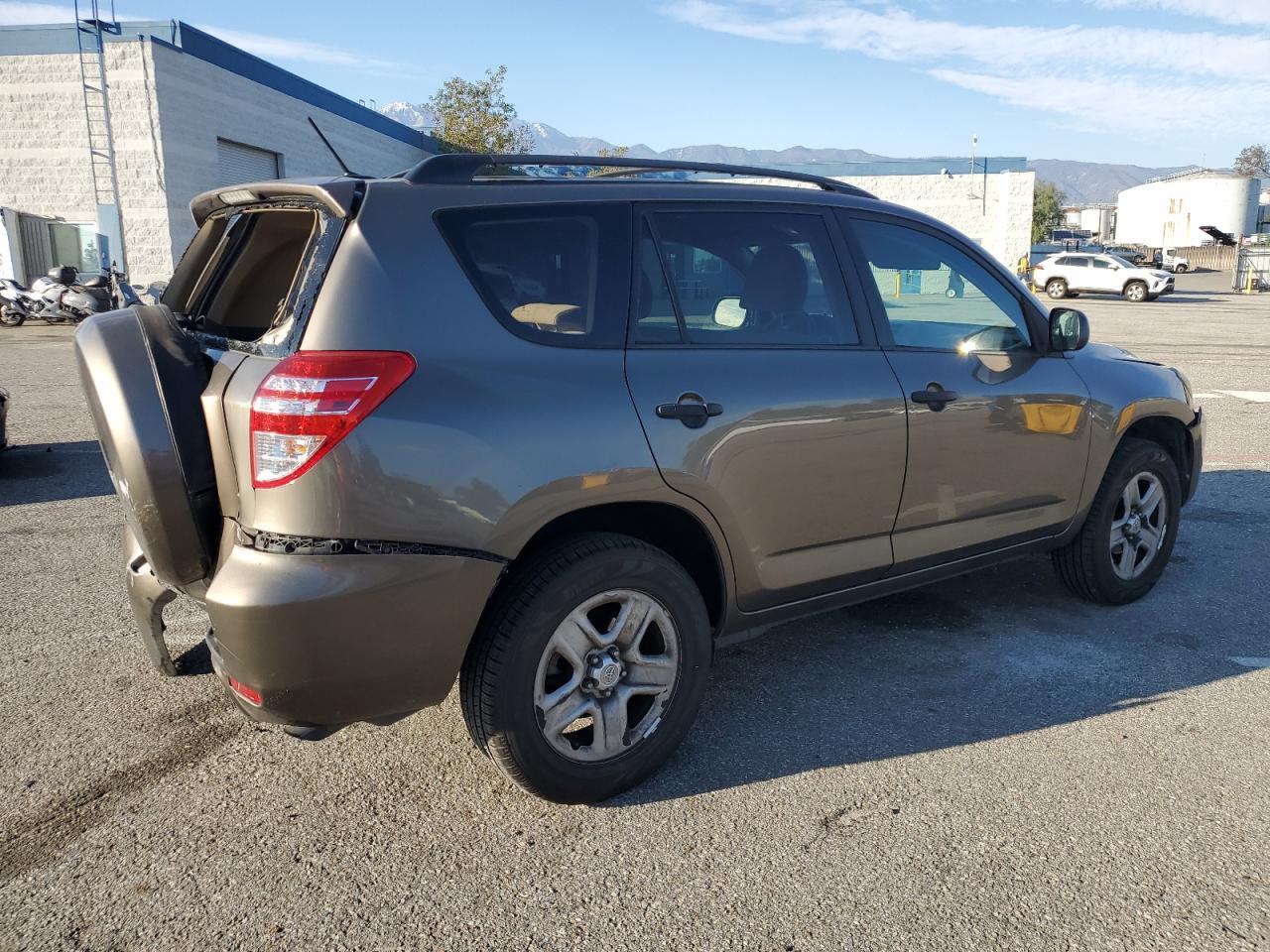 2011 TOYOTA RAV4 - Image 3