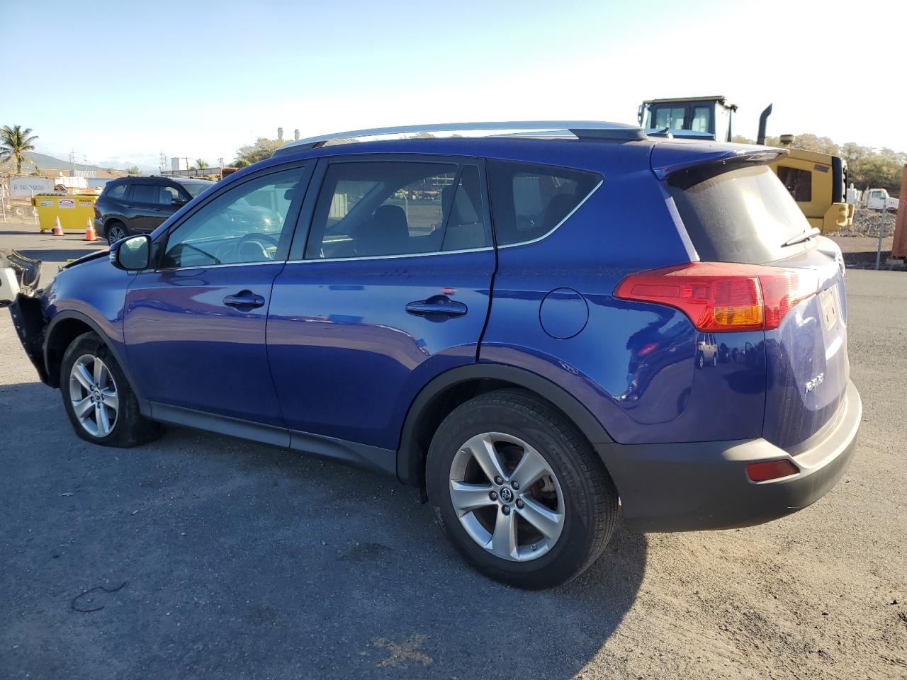 2015 TOYOTA RAV4 XLE - Image 2