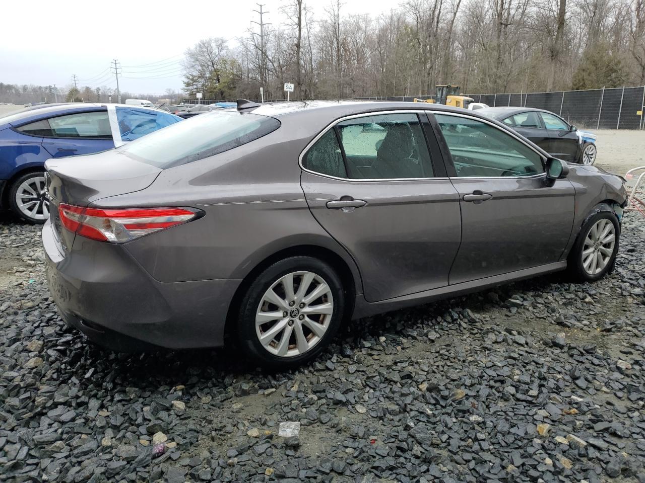 2020 TOYOTA CAMRY LE - Фото 3