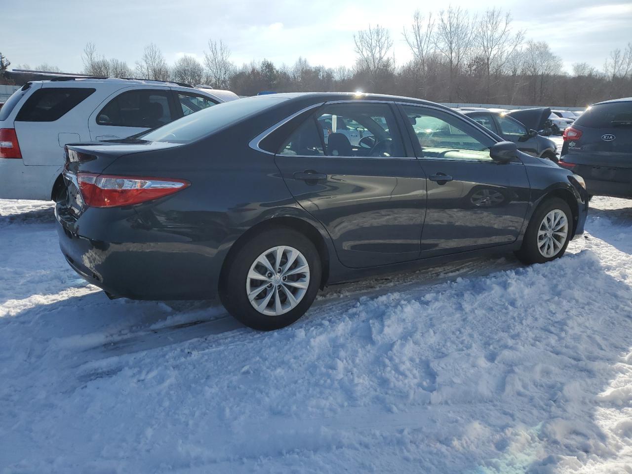 2017 TOYOTA CAMRY LE - Фото 3