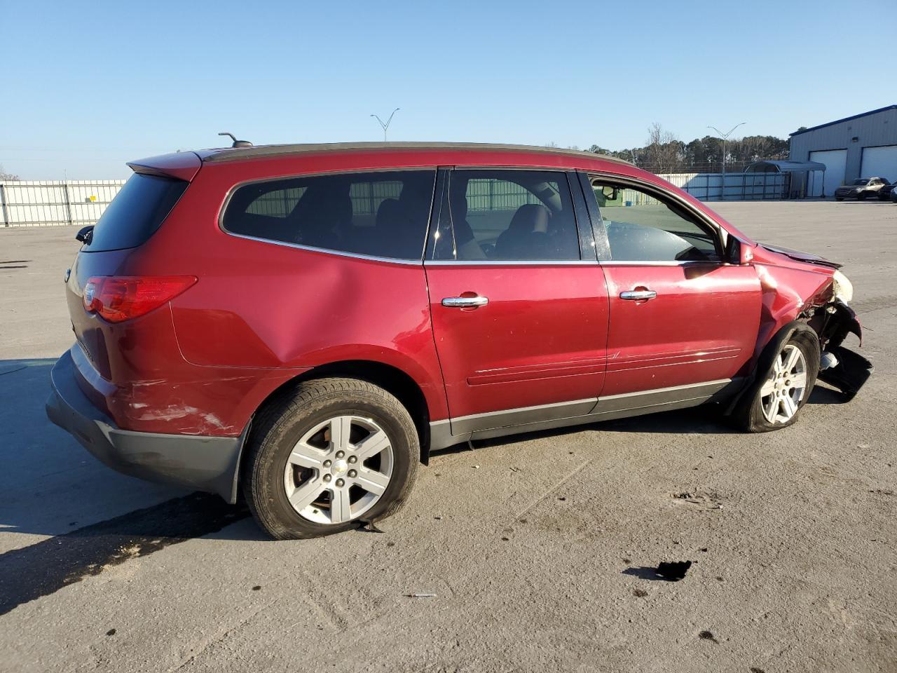 2011 CHEVROLET TRAVERSE L - Image 3