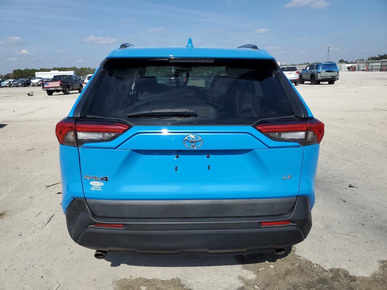 2021 TOYOTA RAV4 LE - Фото 6