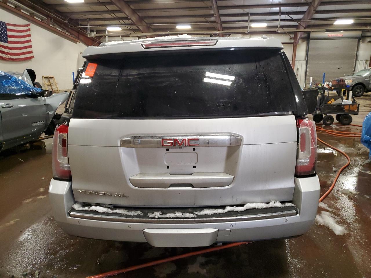 2016 GMC YUKON XL D - Фото 6