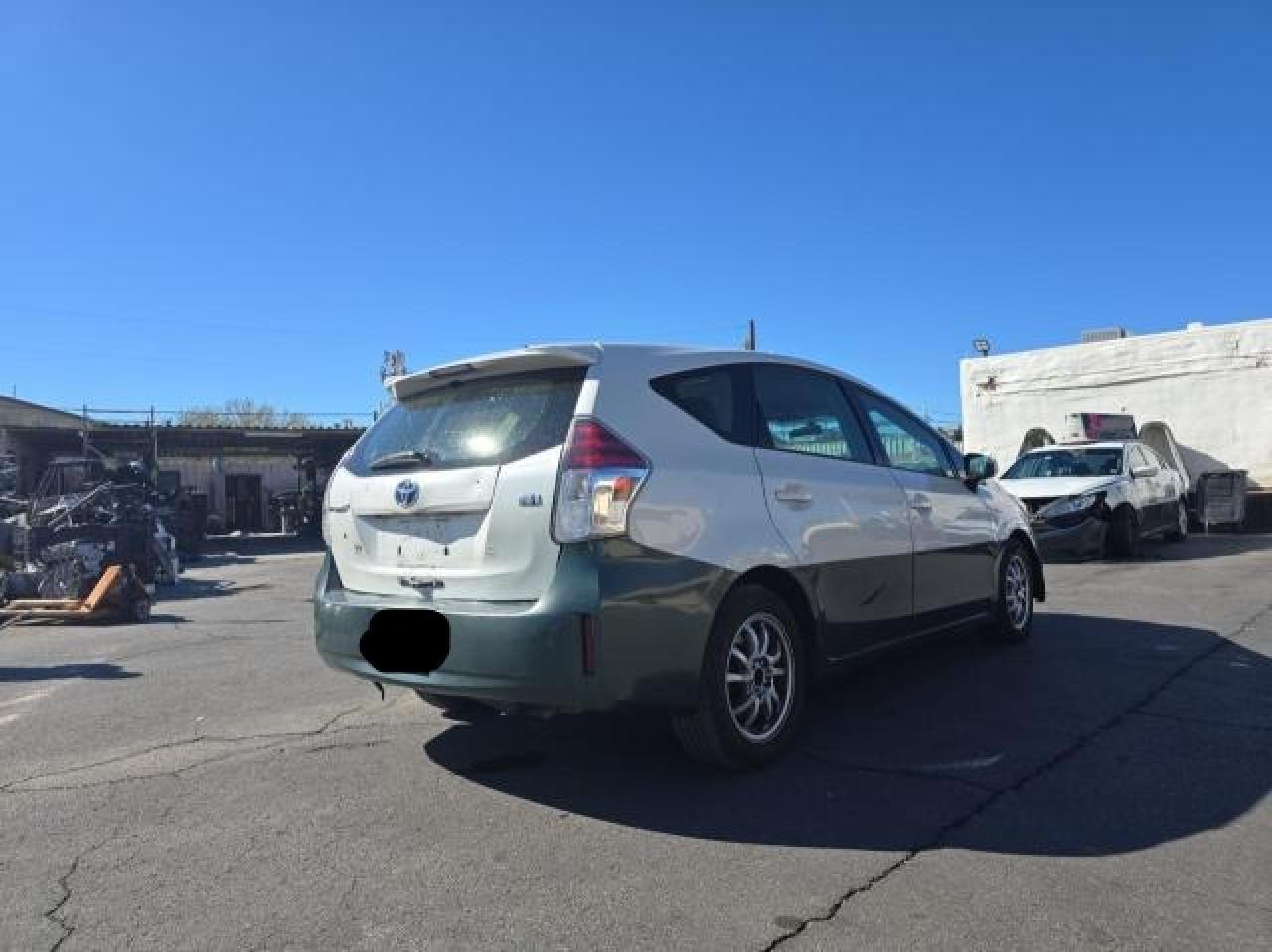 2015 TOYOTA PRIUS V - Фото 4