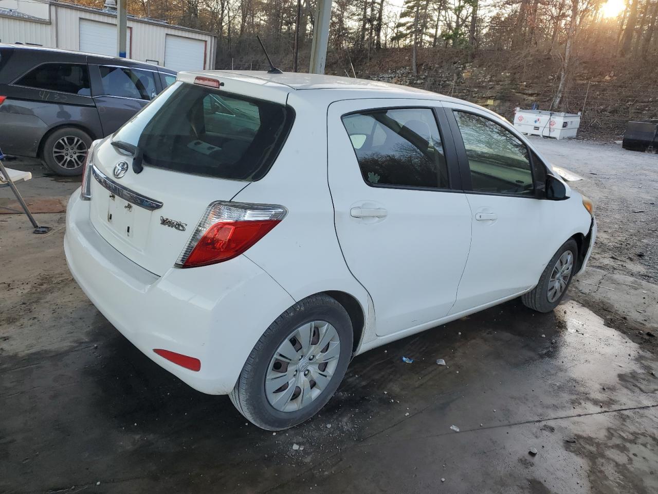 2012 TOYOTA YARIS - Фото 3