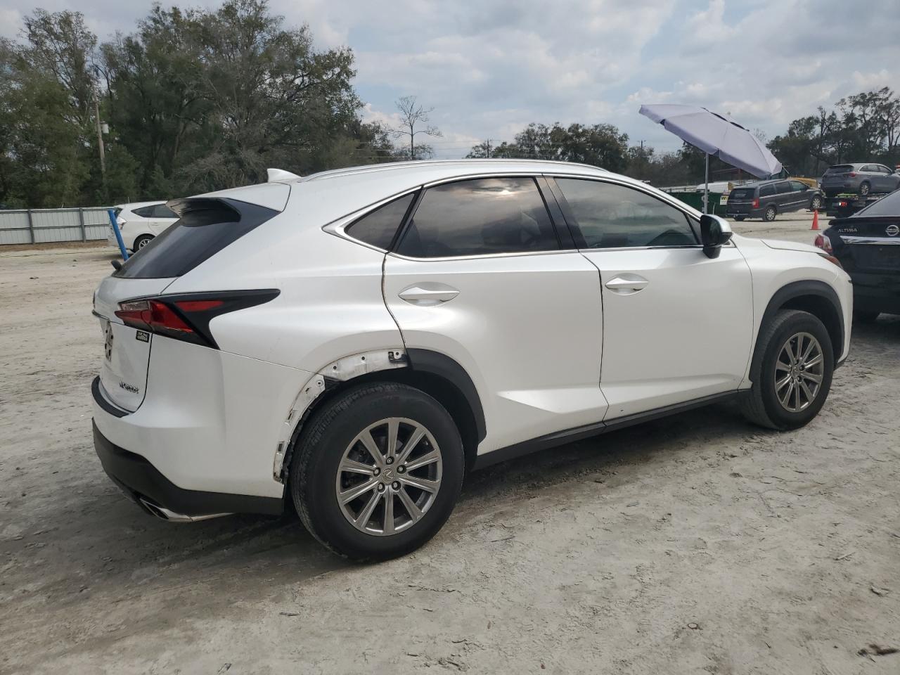 2017 LEXUS NX 200T BA - Фото 3