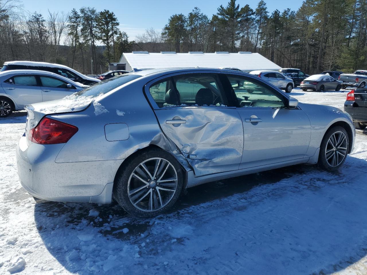 2011 INFINITI G37 - Image 3