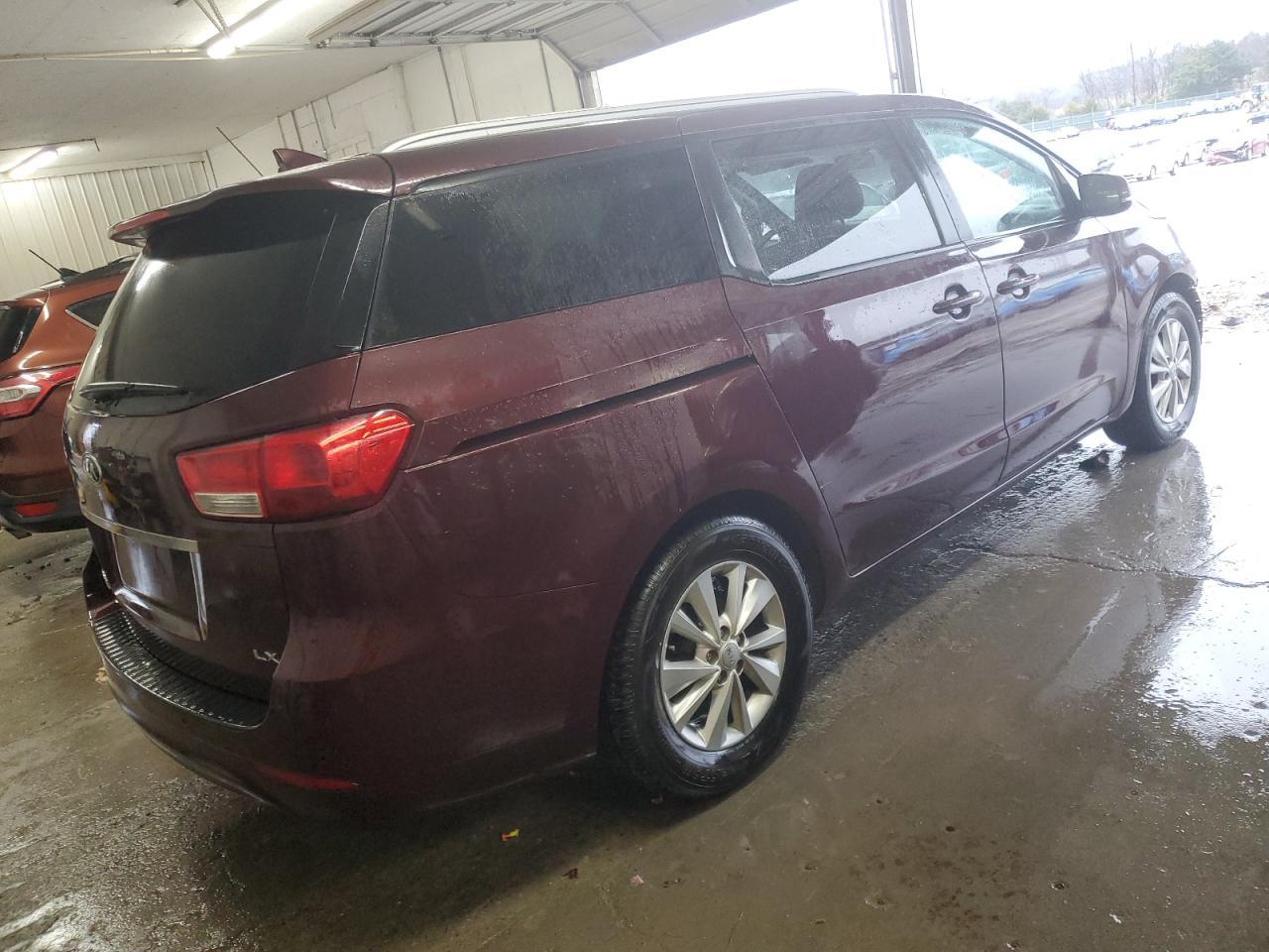 2017 KIA SEDONA LX - Image 3