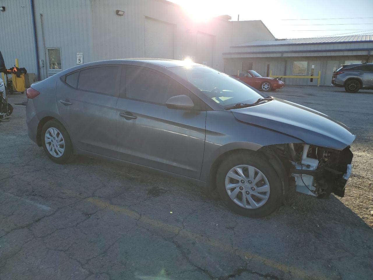 2018 HYUNDAI ELANTRA SE - Image 4