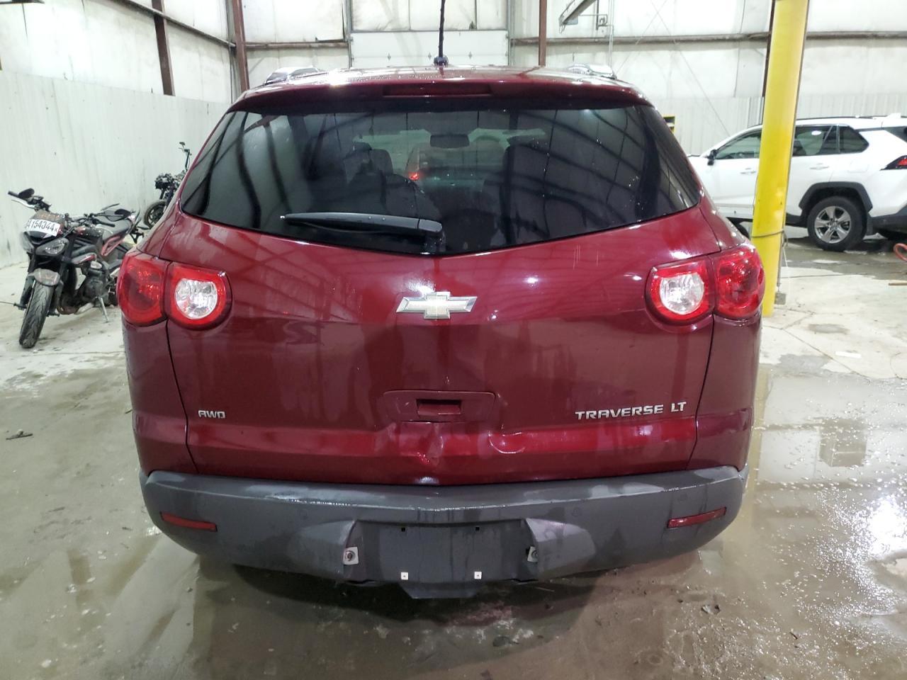 2011 CHEVROLET TRAVERSE L - Фото 6