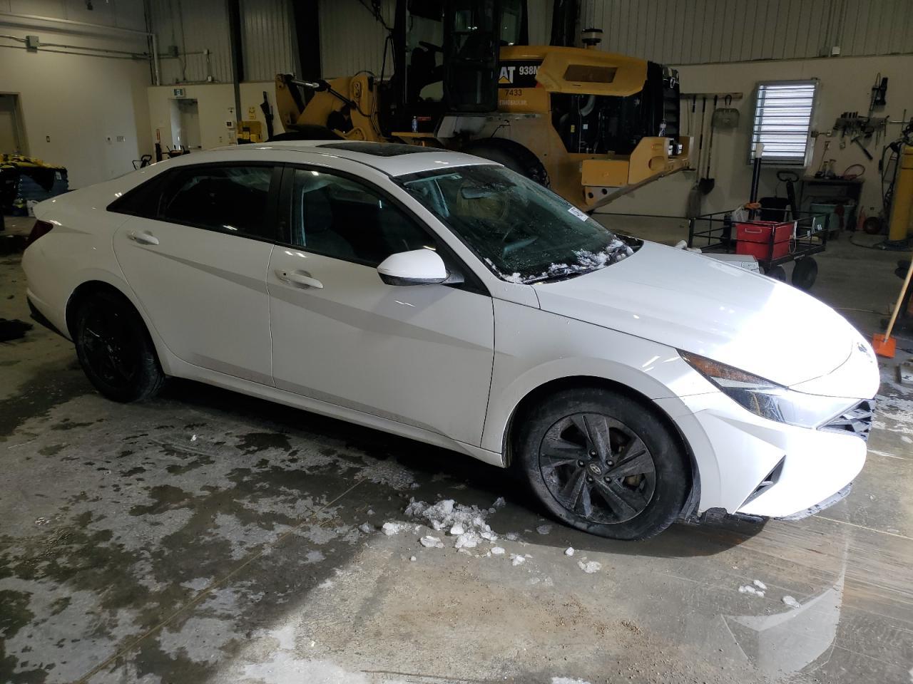 2023 HYUNDAI ELANTRA SE - Фото 4