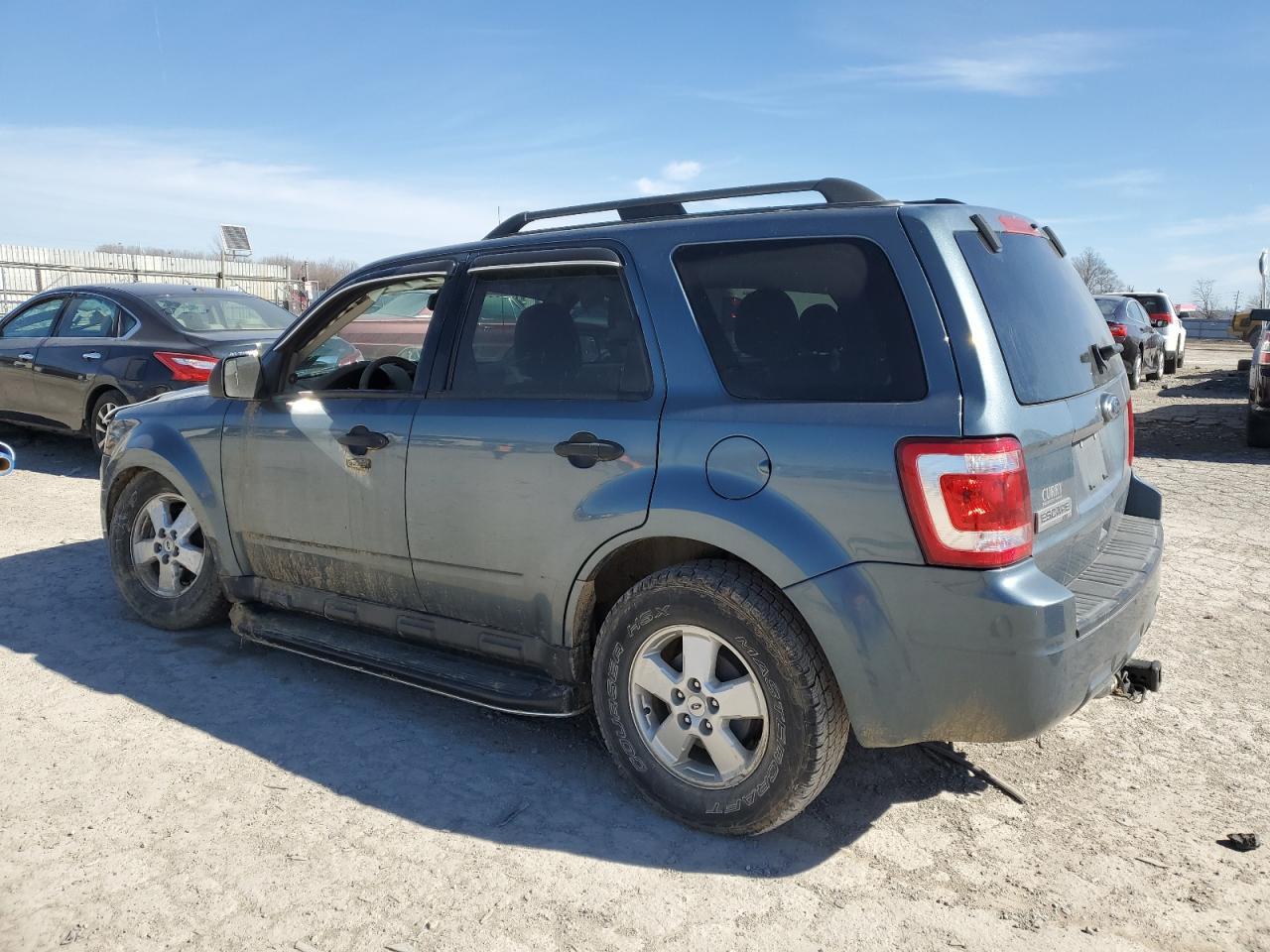 2010 FORD ESCAPE XLT - Image 2