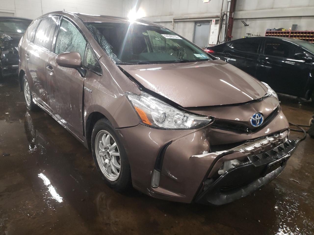 2017 TOYOTA PRIUS V - Фото 4