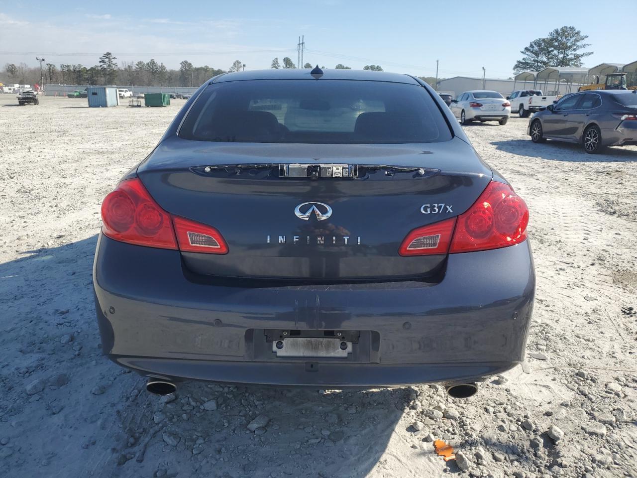 2011 INFINITI G37 - Image 6