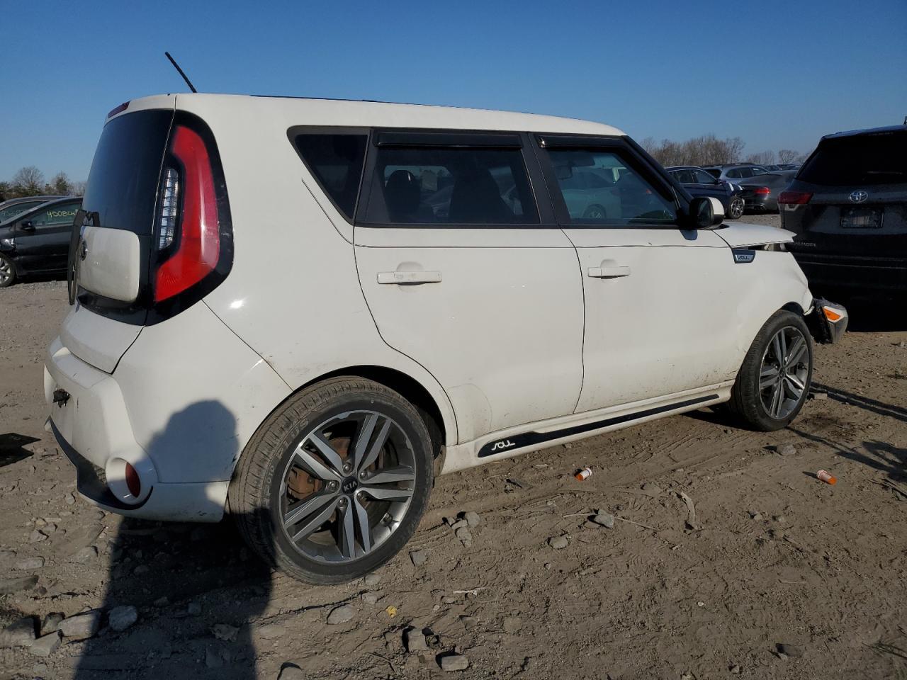 2016 KIA SOUL + - Image 3