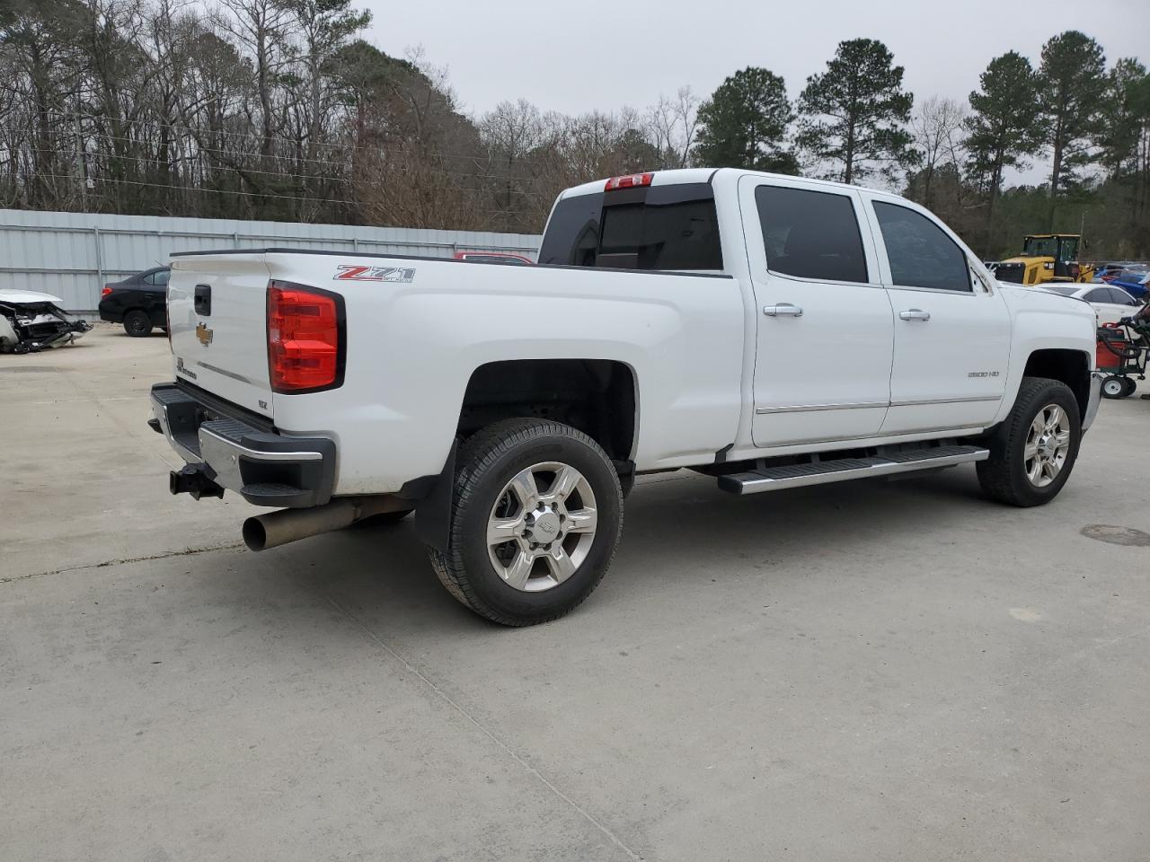 2017 CHEVROLET SILVERADO - Image 3