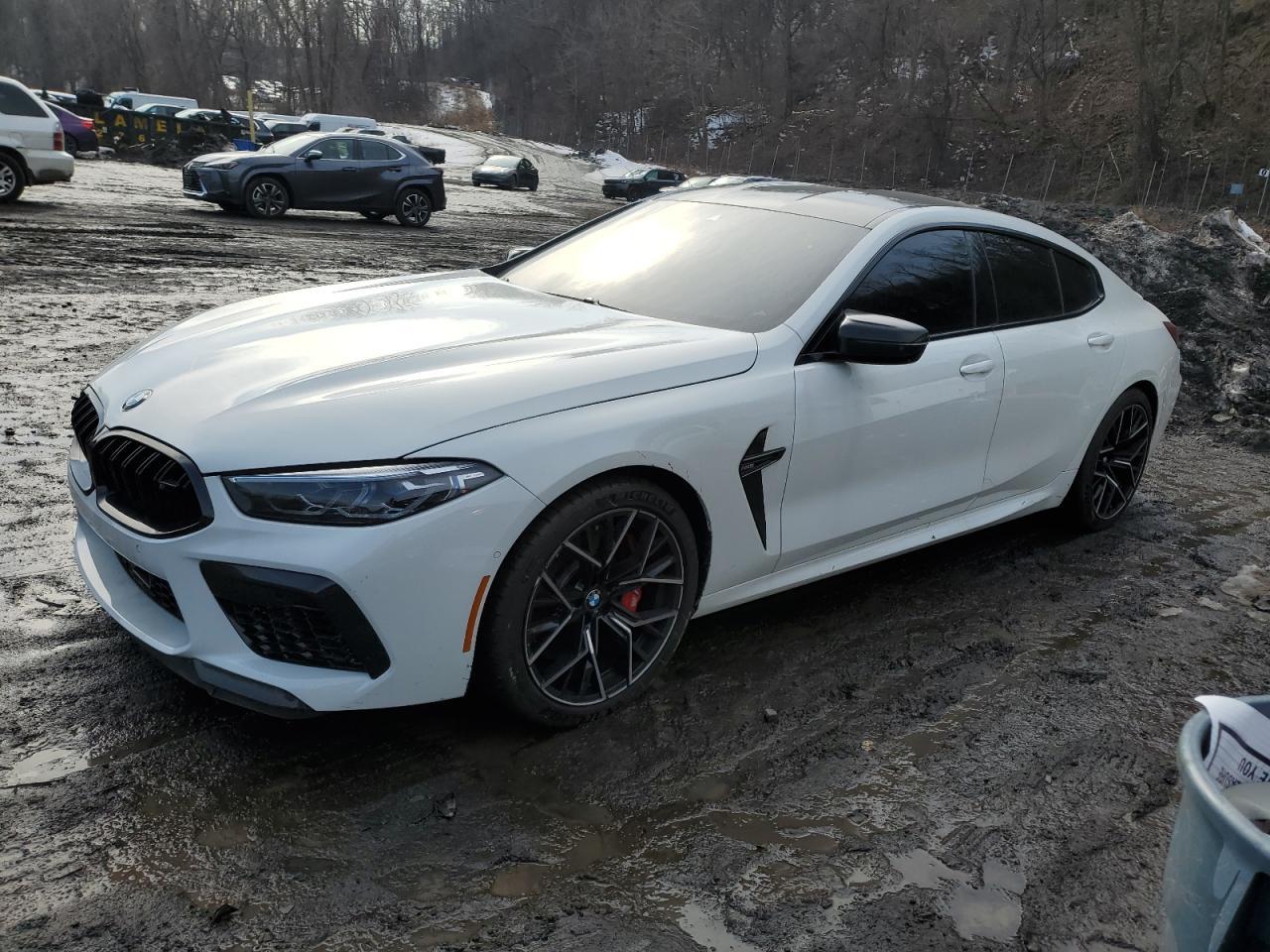 2022 BMW M8