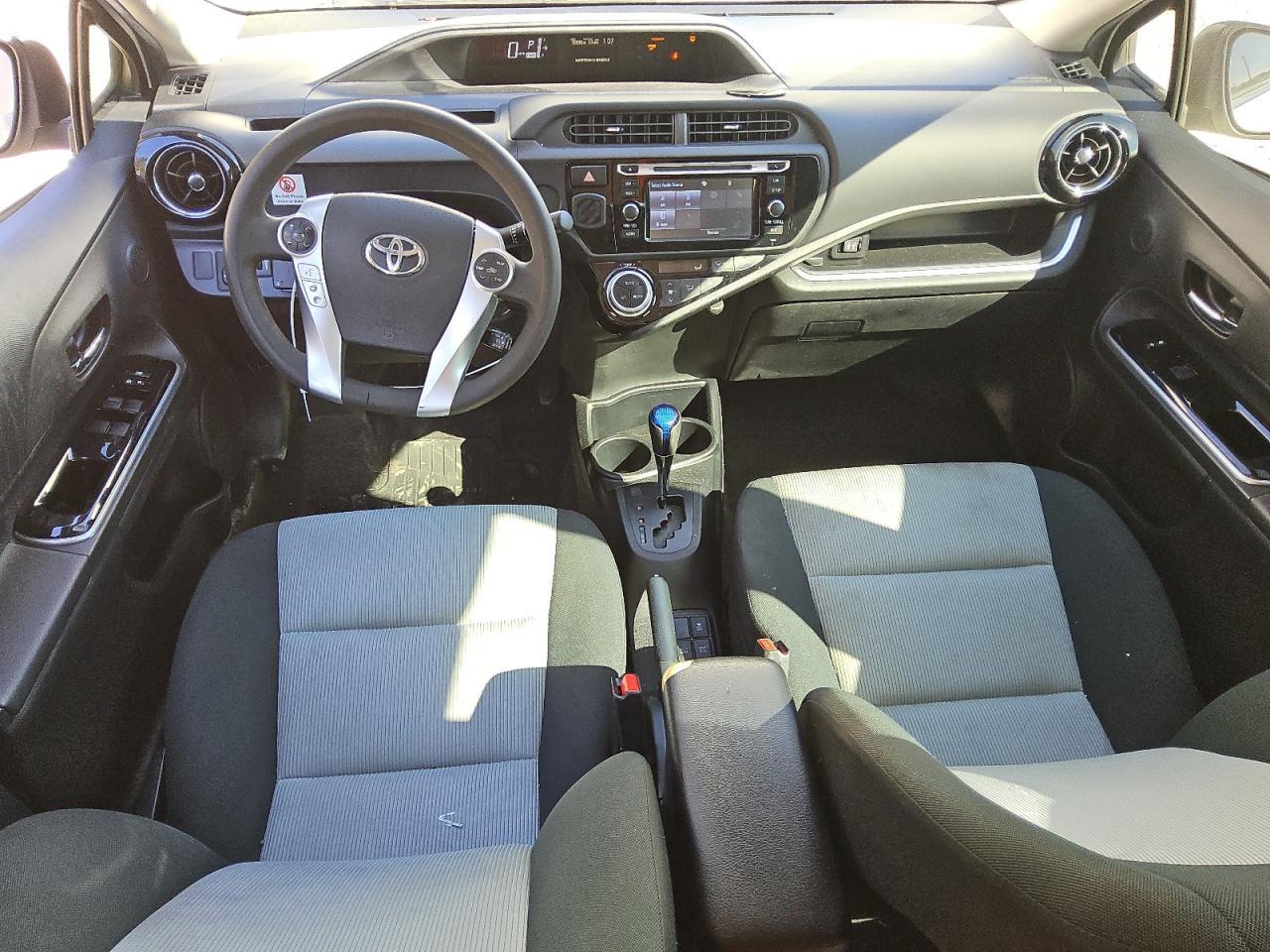 2016 TOYOTA PRIUS C - Image 7