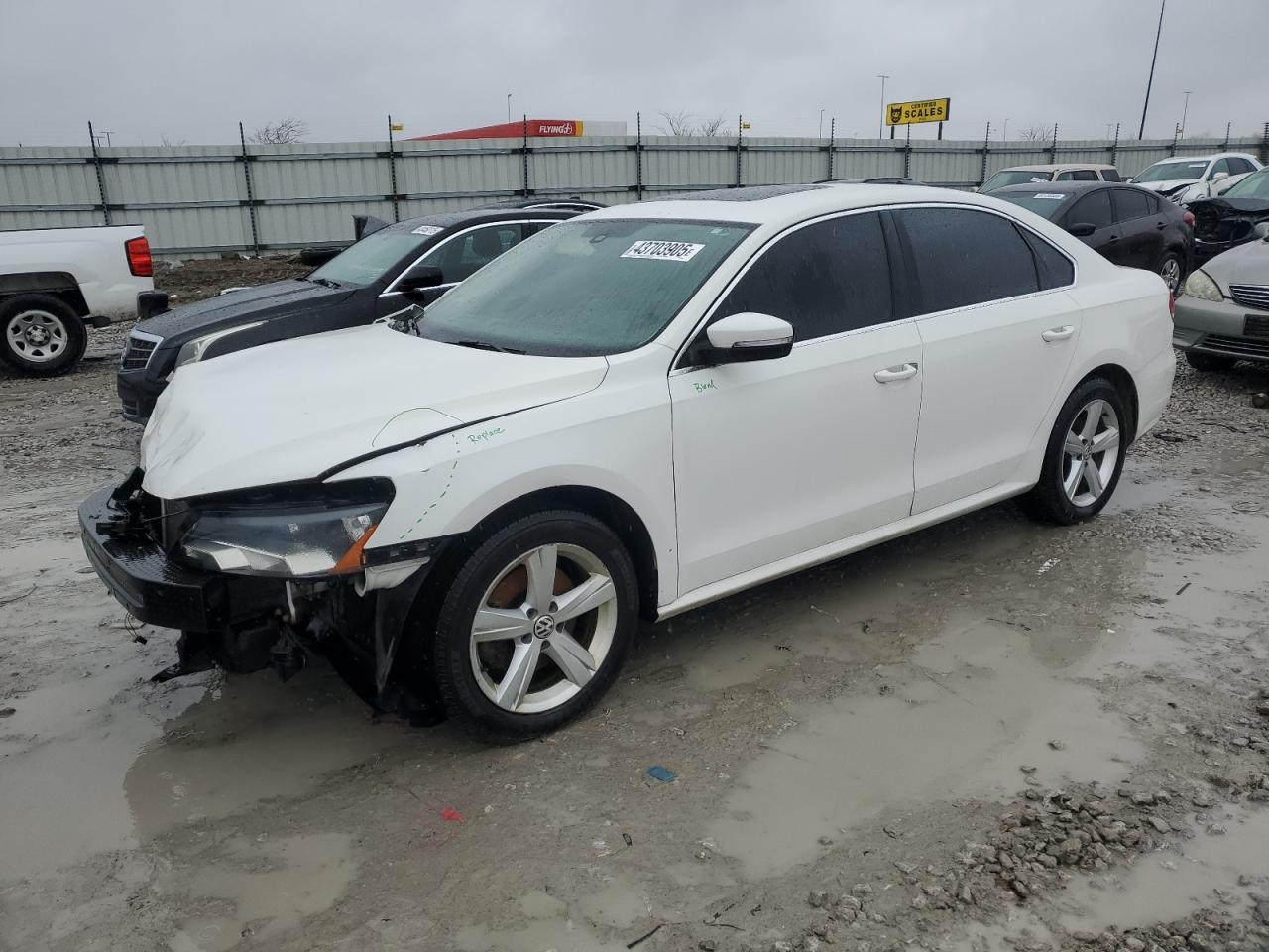 2013 VOLKSWAGEN PASSAT SE