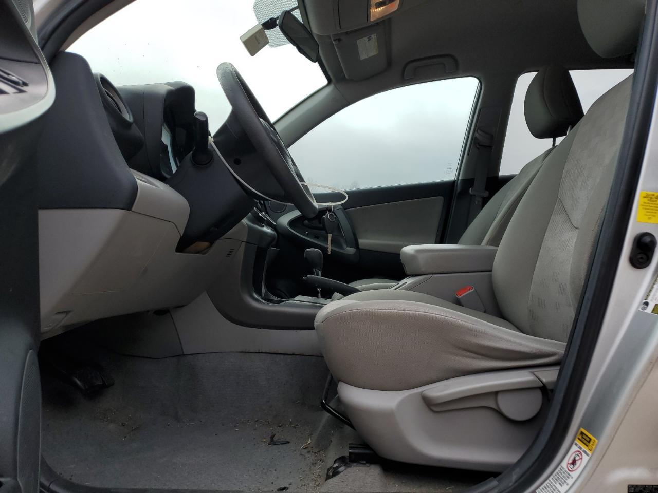 2011 TOYOTA RAV4 - Фото 7