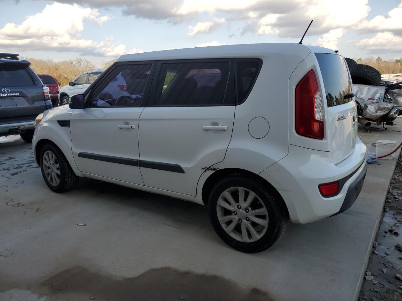 2013 KIA SOUL + - Image 2