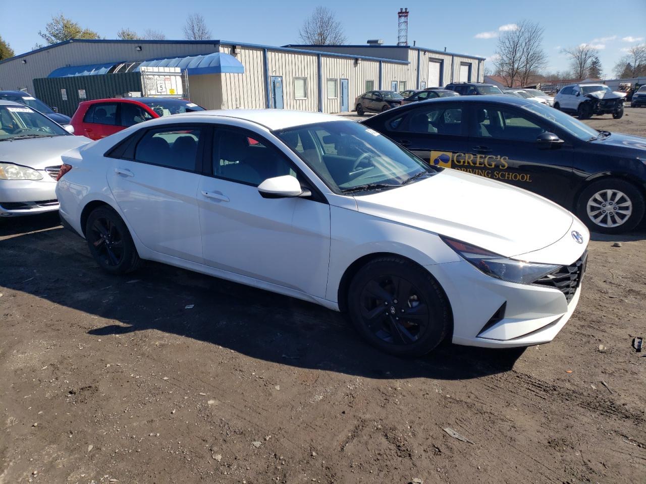 2022 HYUNDAI ELANTRA SE - Image 4