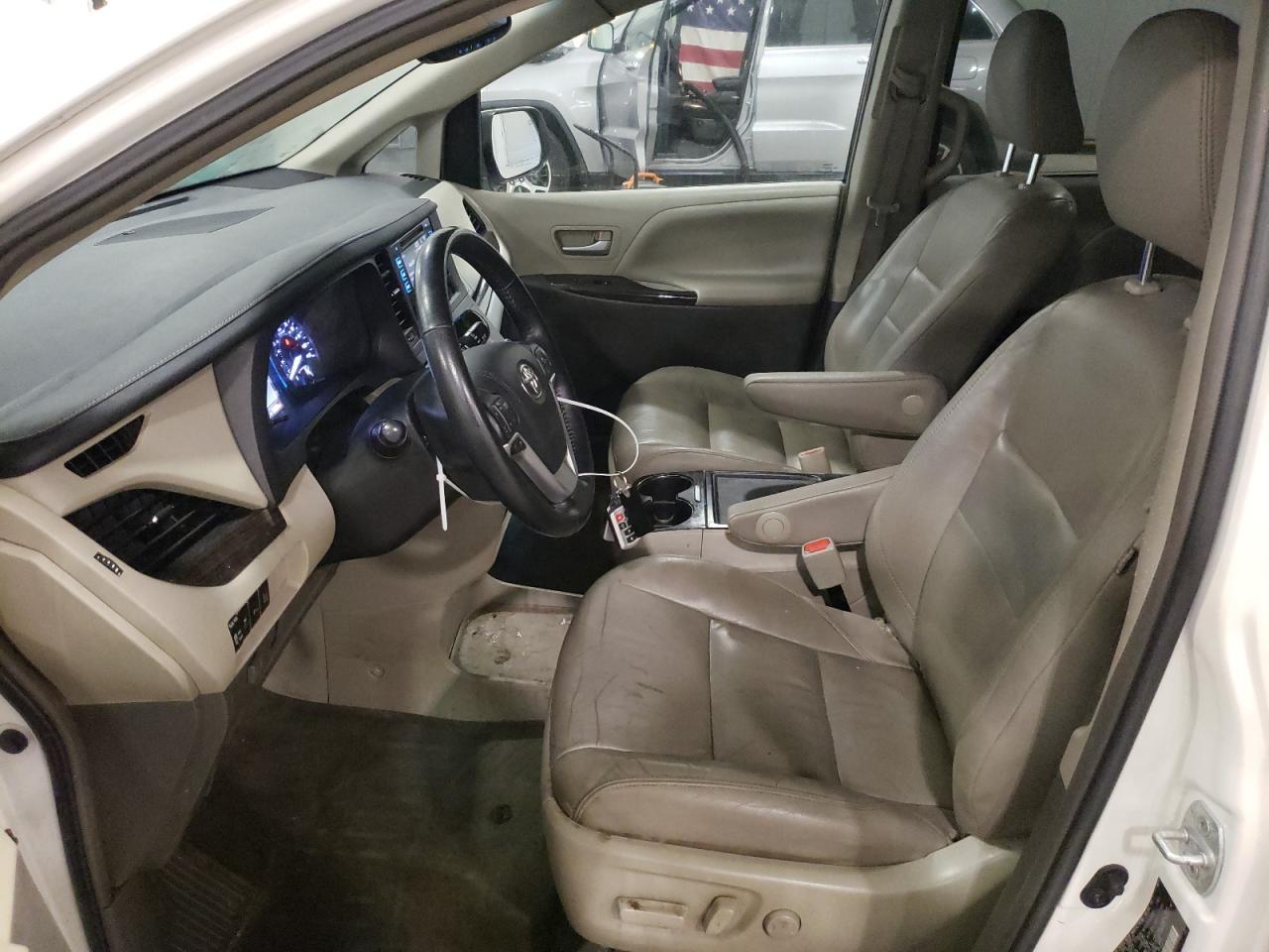 2015 TOYOTA SIENNA XLE - Фото 7
