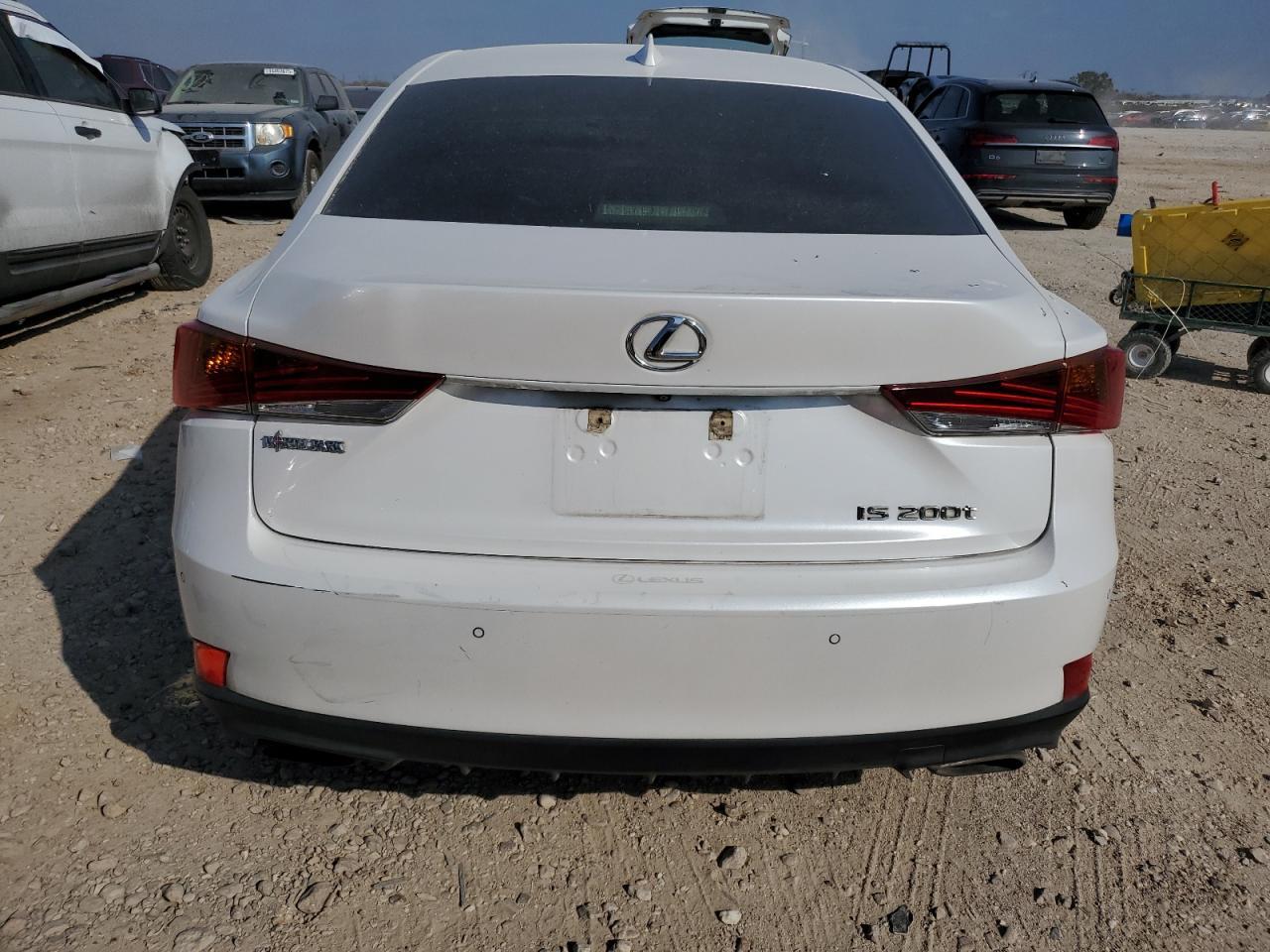 2017 LEXUS IS 200T - Фото 6