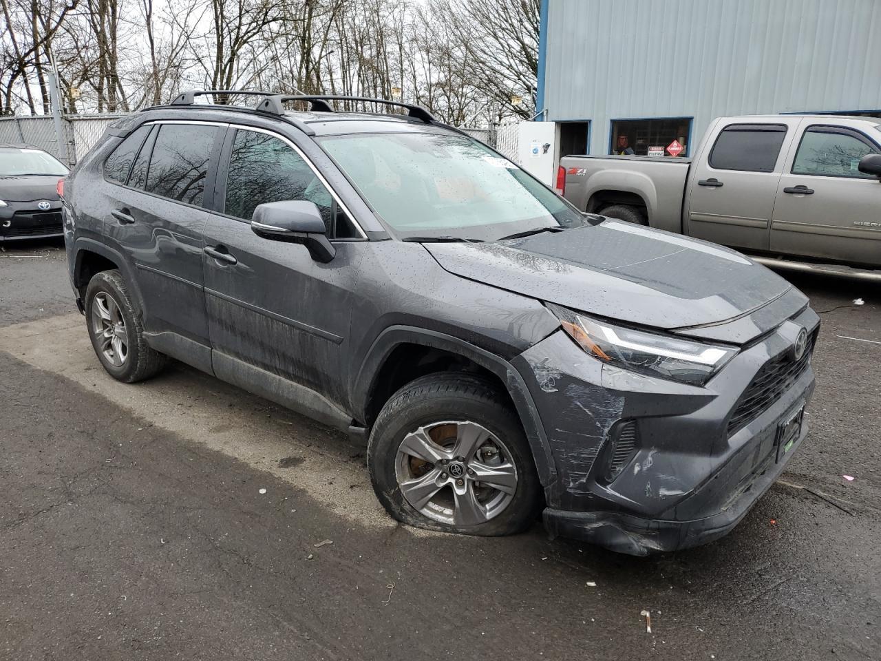 2022 TOYOTA RAV4 XLE - Фото 4