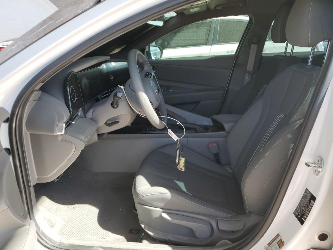 2024 HYUNDAI ELANTRA SE - Фото 7