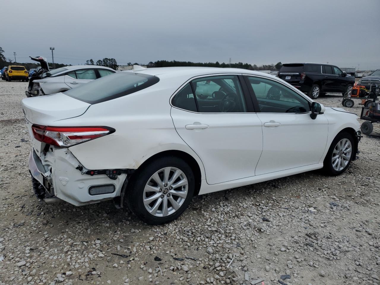 2020 TOYOTA CAMRY LE - Фото 3