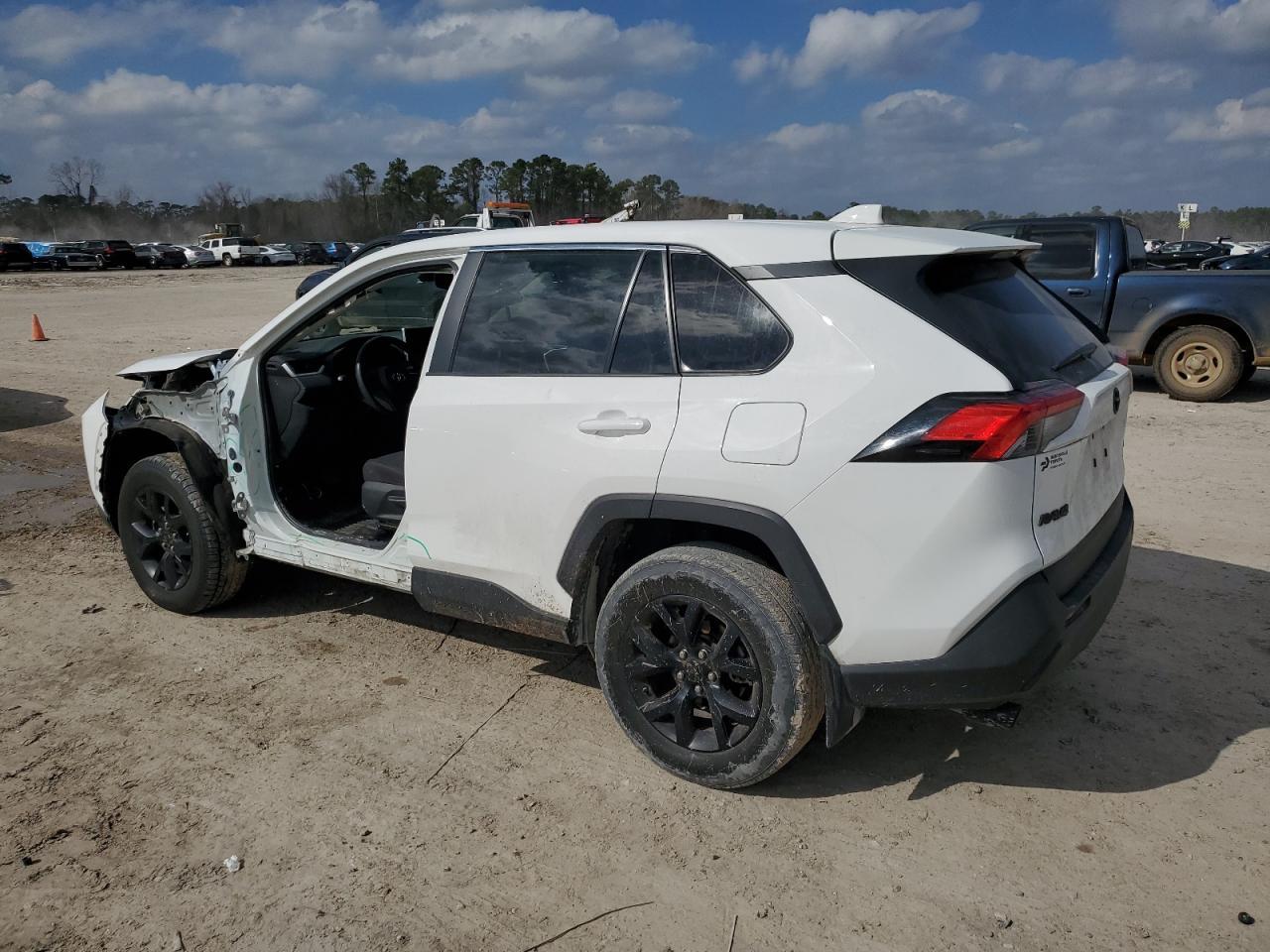 2023 TOYOTA RAV4 LE - Фото 2