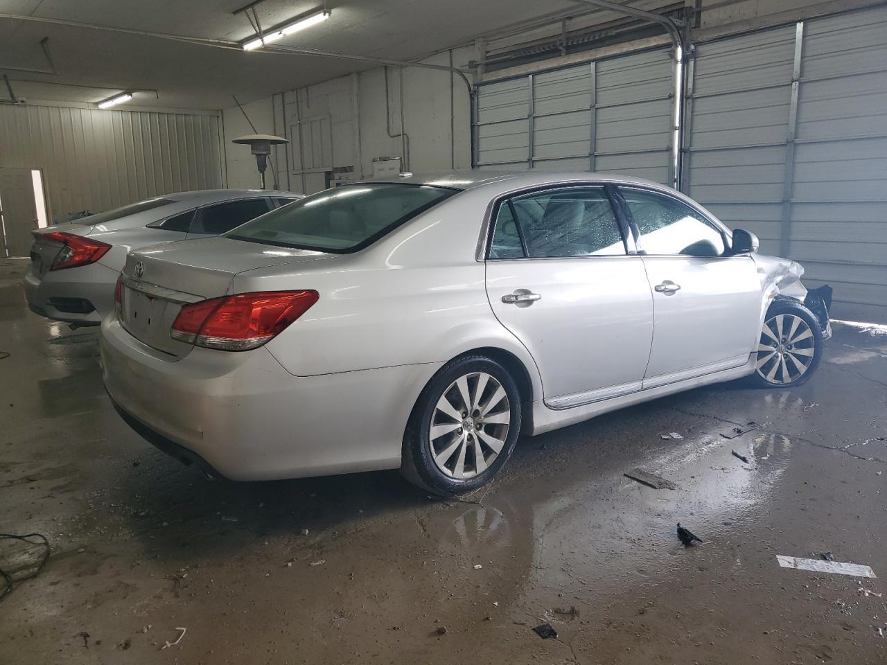 2011 TOYOTA AVALON BAS - Фото 3