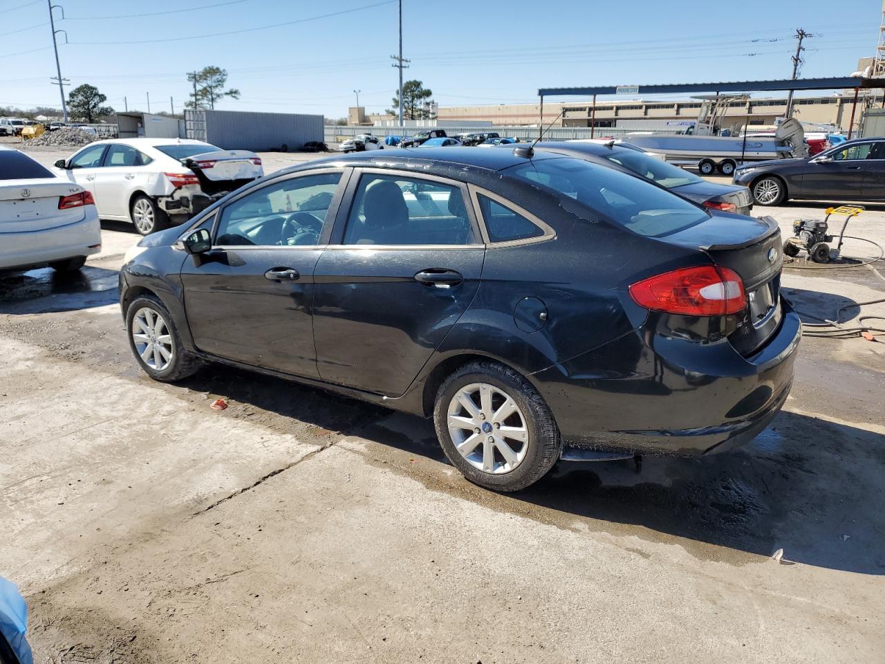 2013 FORD FIESTA SE - Image 2