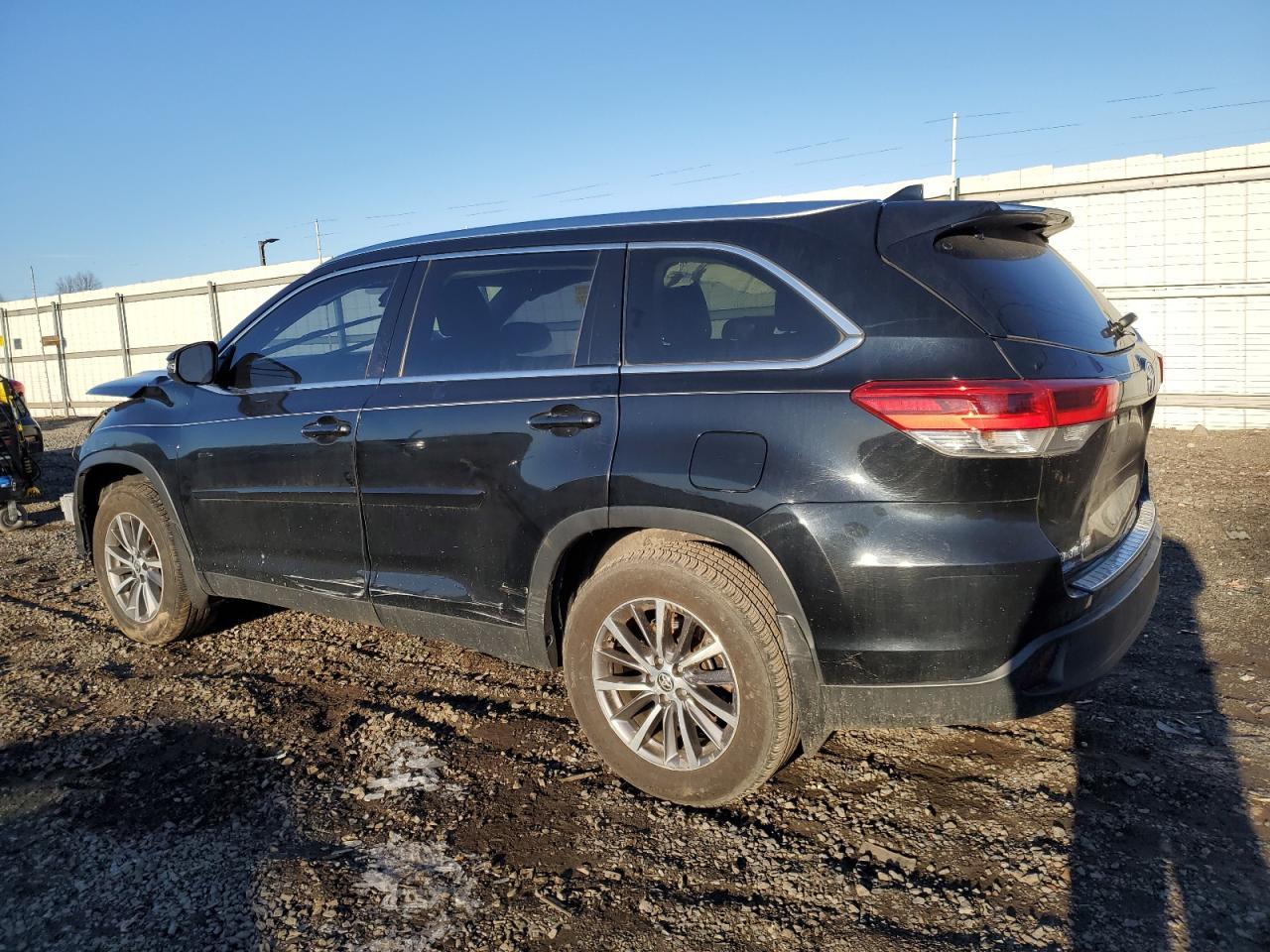 2019 TOYOTA HIGHLANDER - Image 2
