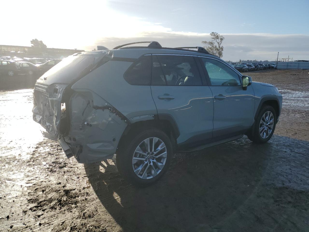 2022 TOYOTA RAV4 XLE P - Image 3