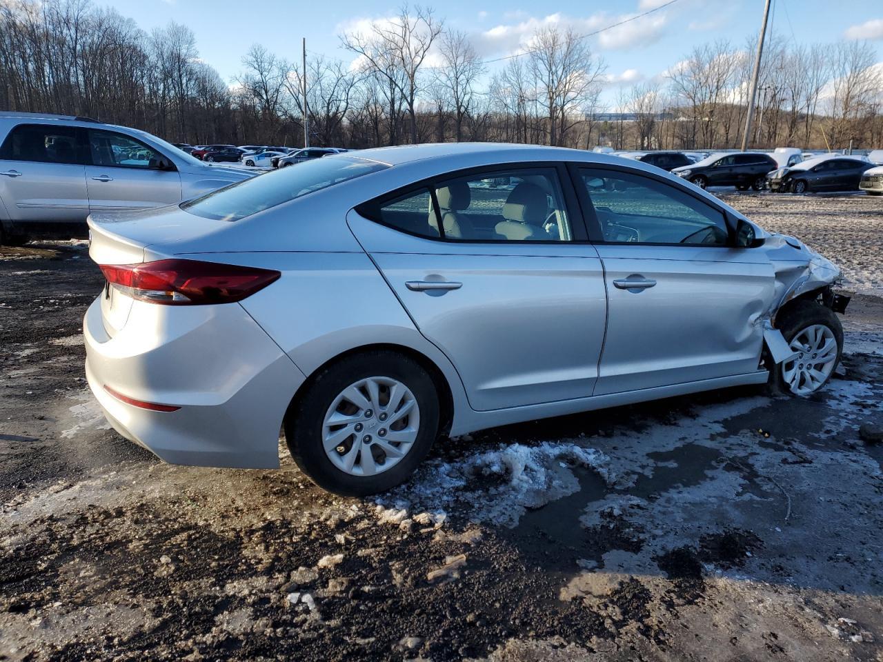 2018 HYUNDAI ELANTRA SE - Фото 3