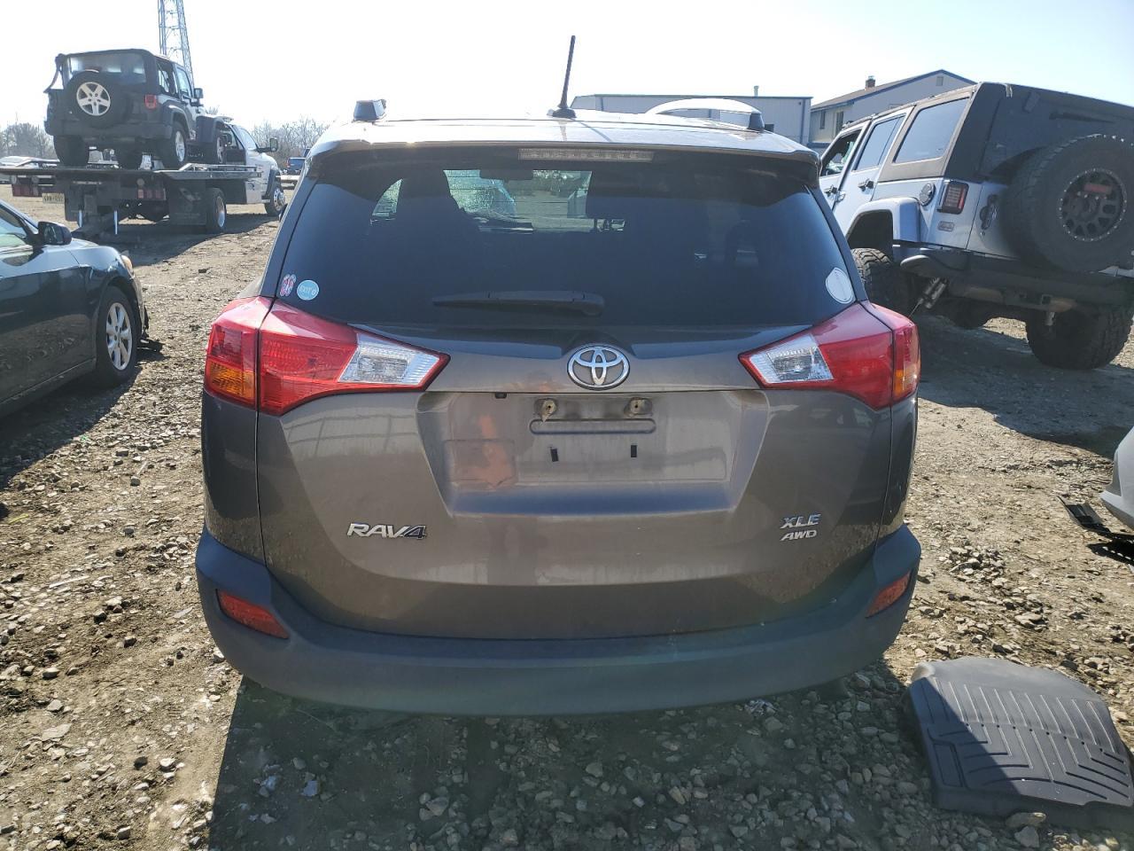 2015 TOYOTA RAV4 XLE - Image 6