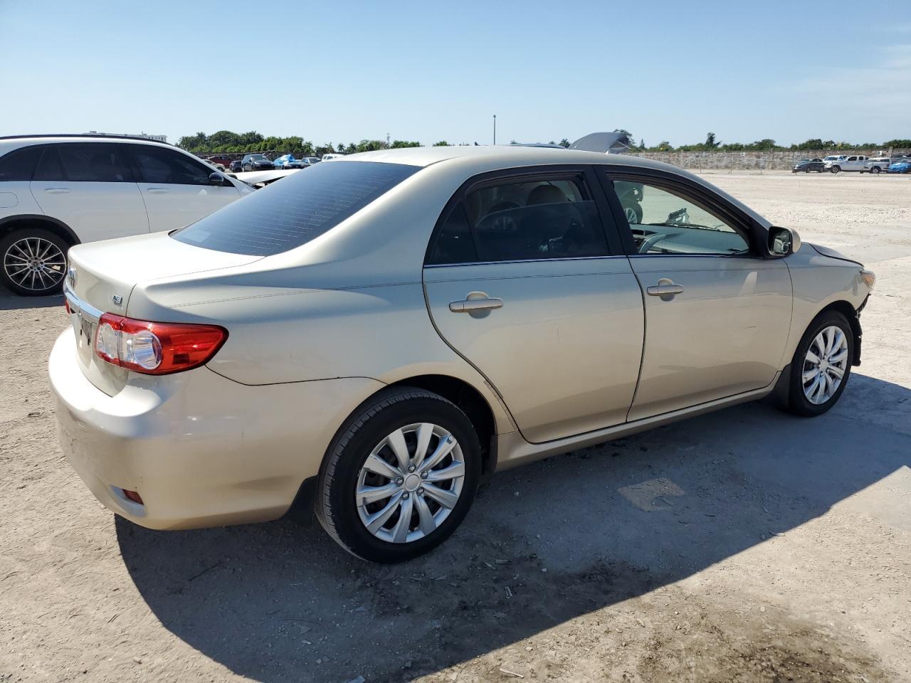 2013 TOYOTA COROLLA BA - Фото 3