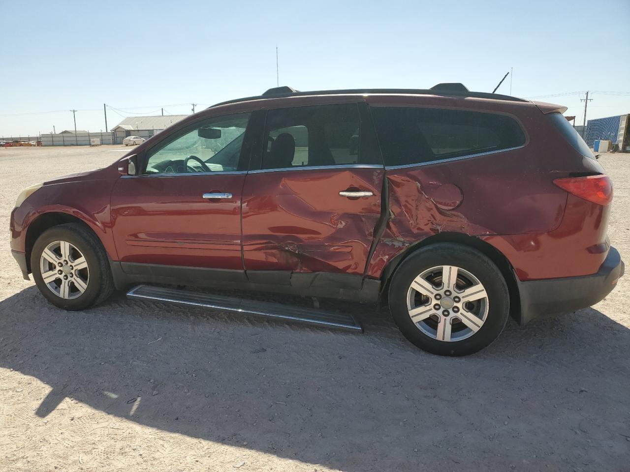 2011 CHEVROLET TRAVERSE L - Image 2