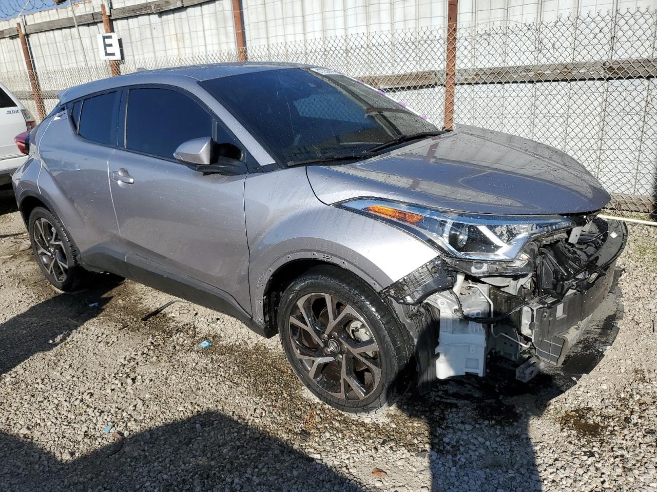 2018 TOYOTA C-HR XLE - Image 4