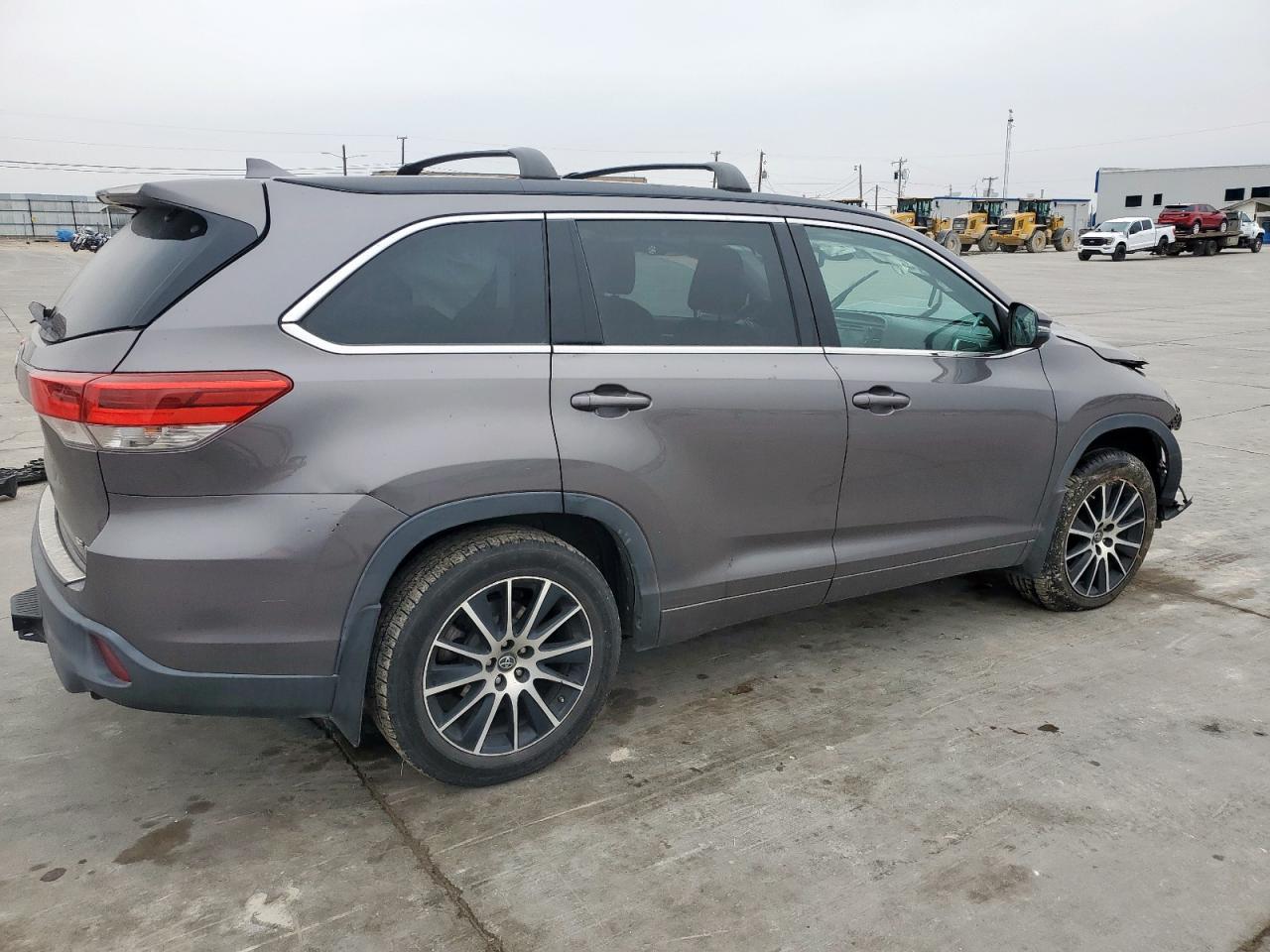 2018 TOYOTA HIGHLANDER - Image 3