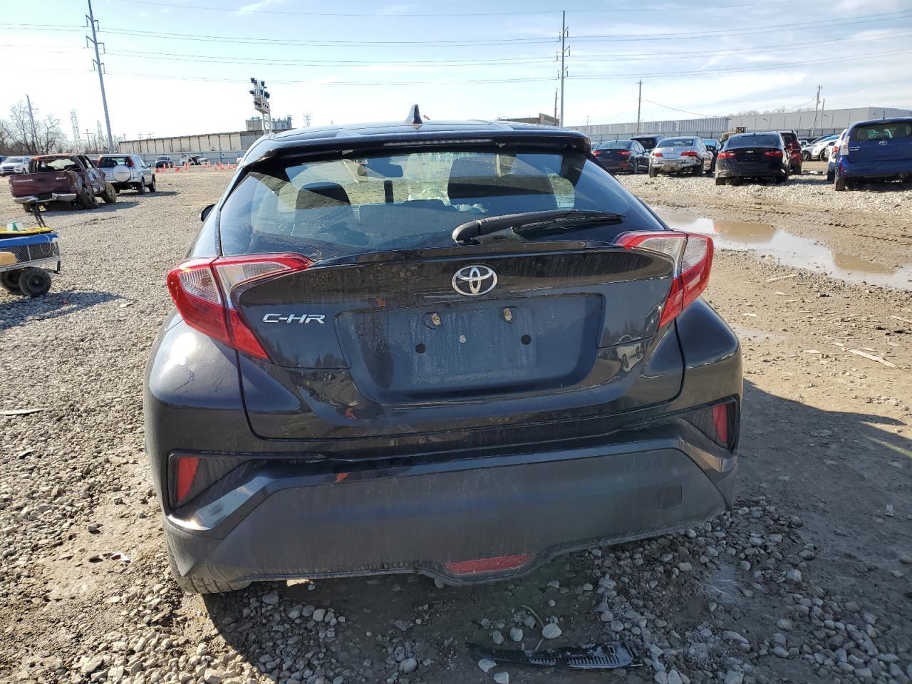 2018 TOYOTA C-HR XLE - Image 6
