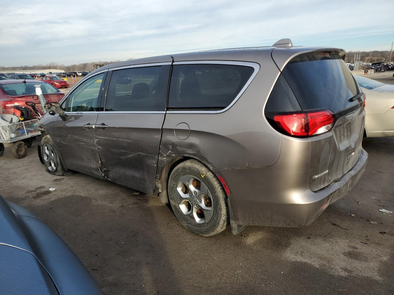 2017 CHRYSLER PACIFICA L - Image 2