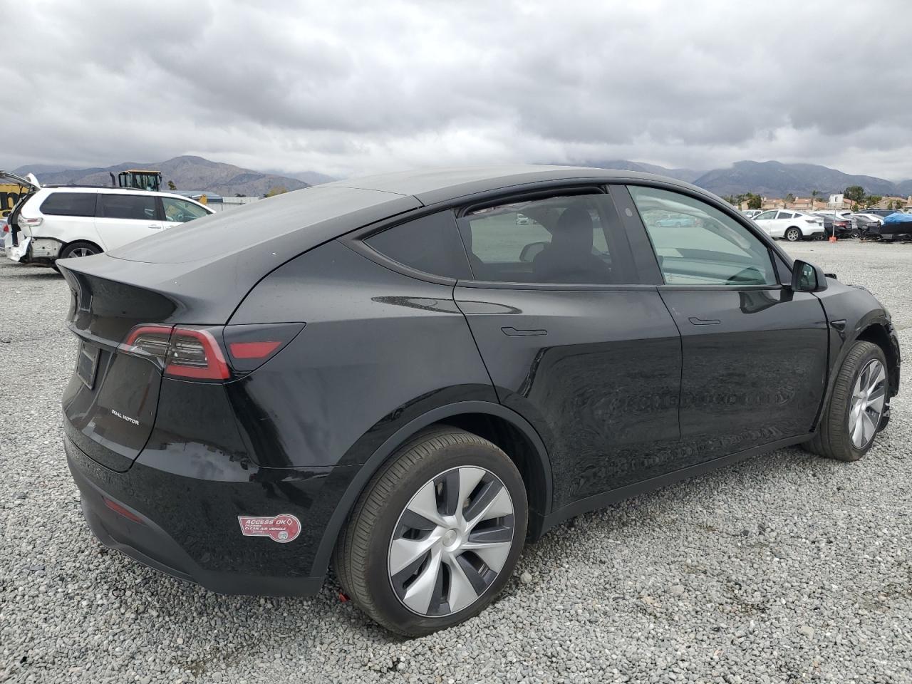 2024 TESLA MODEL Y - Image 3