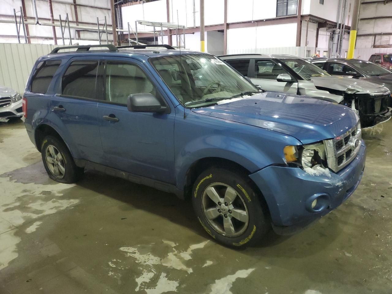 2010 FORD ESCAPE XLT - Image 4