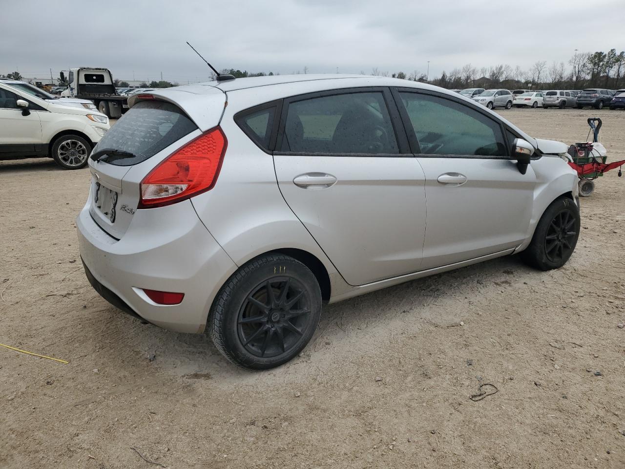 2013 FORD FIESTA SE - Фото 3