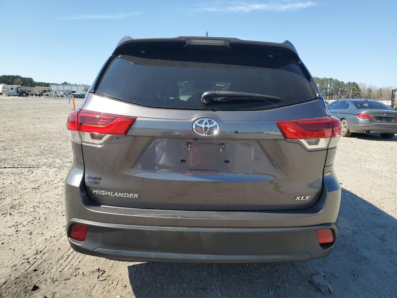 2019 TOYOTA HIGHLANDER - Image 6