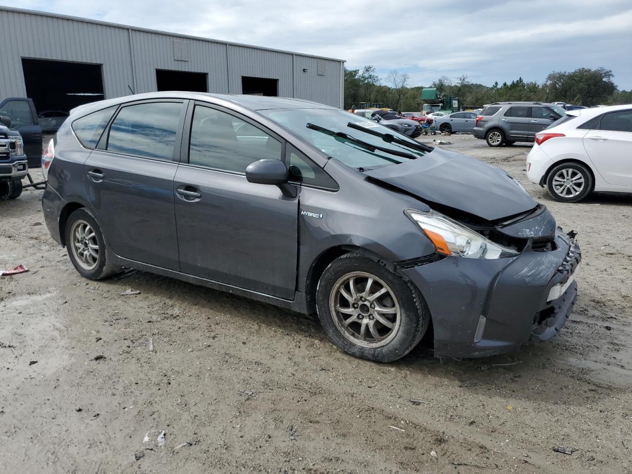 2016 TOYOTA PRIUS V - Image 4